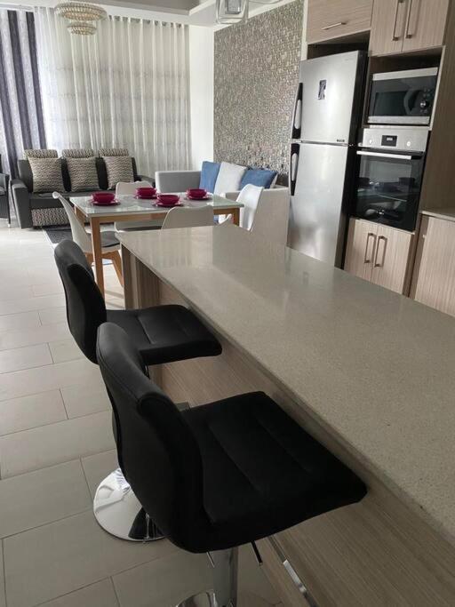 Stylish & Luxury 2-Bed Parkside Apart With Pool Vacoas-Phoenix Bagian luar foto