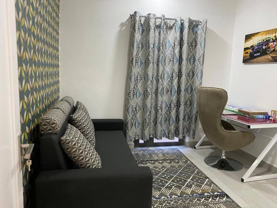Stylish & Luxury 2-Bed Parkside Apart With Pool Vacoas-Phoenix Bagian luar foto
